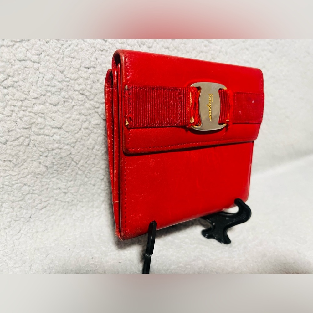 Salvatore Ferragamo Kiss lock Compact Wallet - Picture 2 of 14